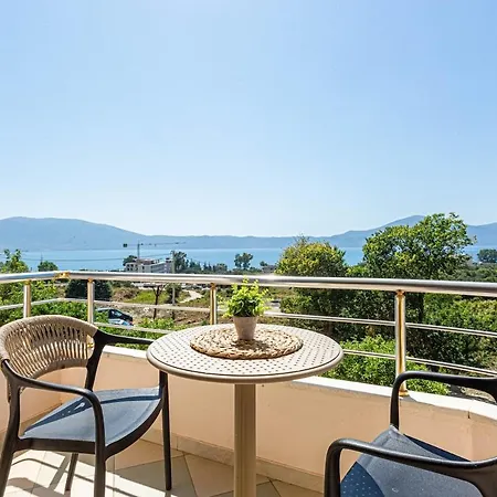 Radhima Res 11 - Double W Sea View Vlorë